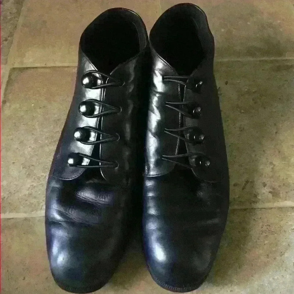 Munro Black Shoes - Picture 1 of 3